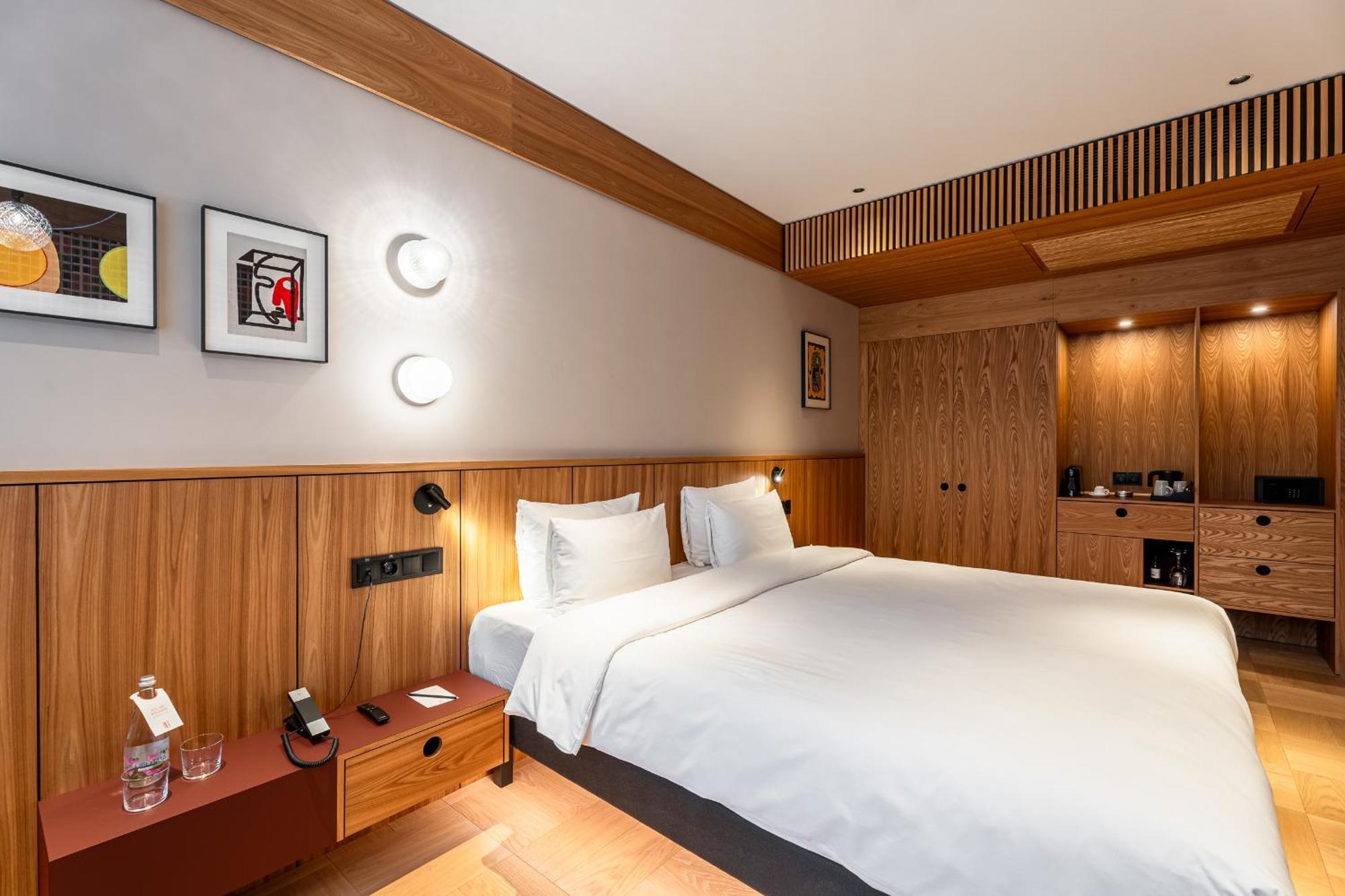 Aston Hotel Рига Екстериор снимка