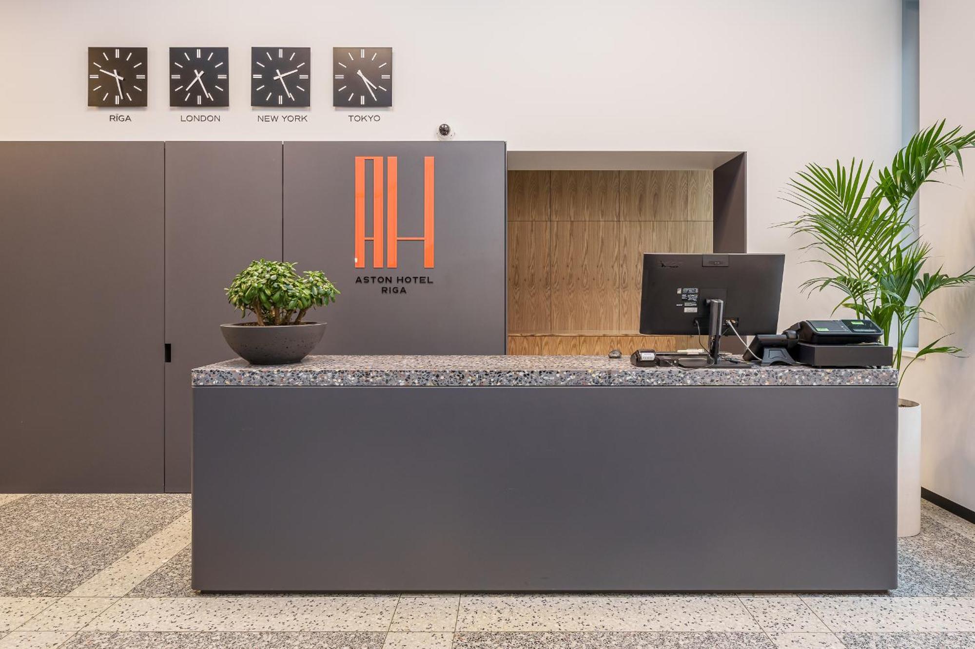Aston Hotel Рига Екстериор снимка