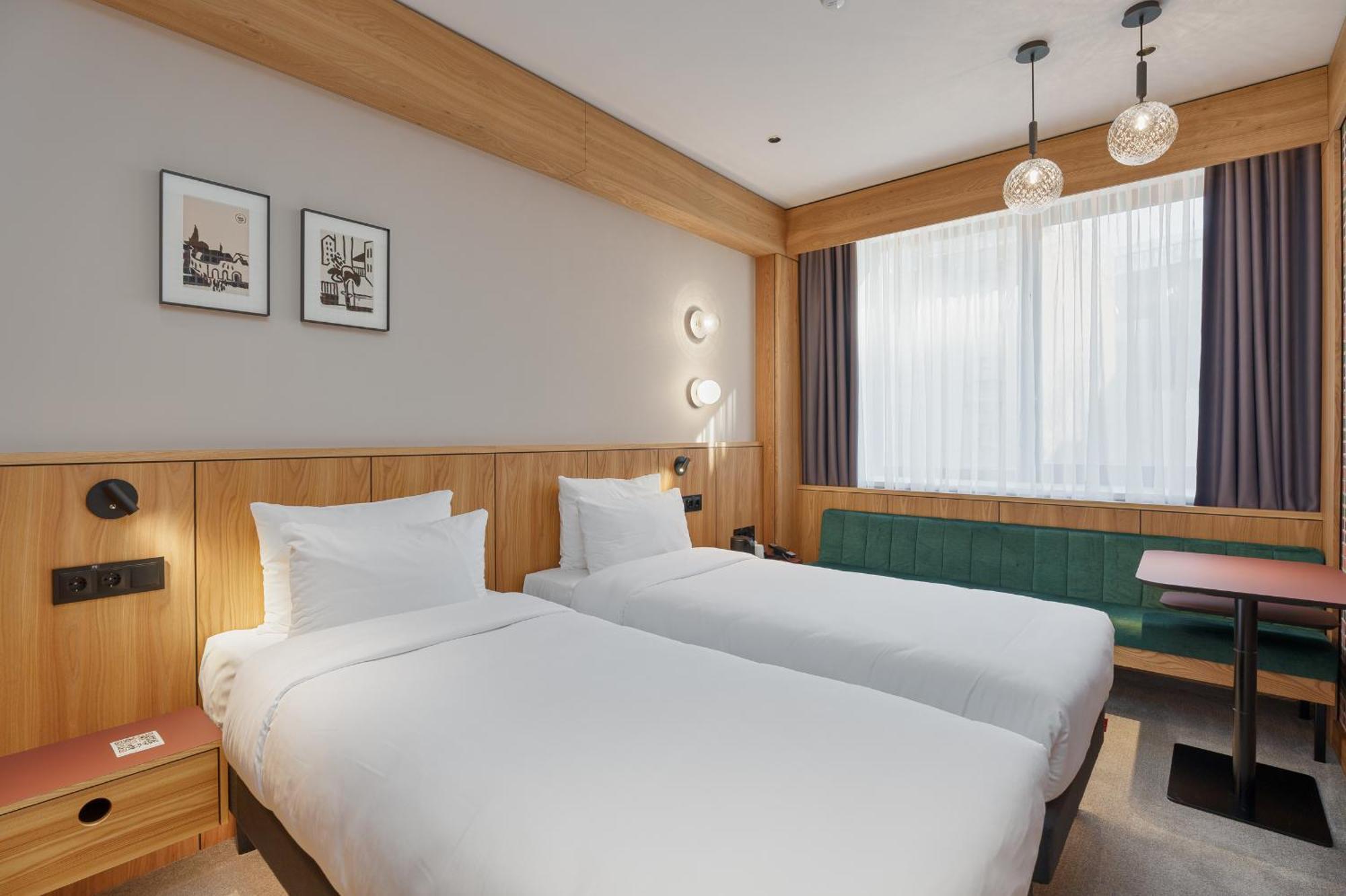 Aston Hotel Рига Екстериор снимка