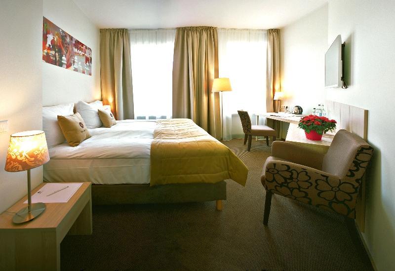 Aston Hotel Рига Екстериор снимка