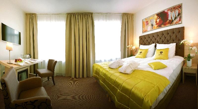 Aston Hotel Рига Екстериор снимка