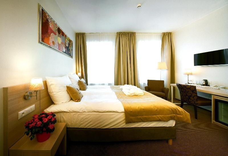 Aston Hotel Рига Екстериор снимка